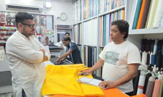 सावन में दिखी गंगा-जमुनी तहजीब: कांग्रेस नेता शाहनवाज अहमद ने कांवर यात्रा के लिए भेंट किए गेरुआ वस्त्र गंगा-जमुनी तहजीब