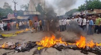 जमशेदपुर: बागबेड़ा सड़क हादसे के बाद इलाज को लेकर बवाल, डीएसपी पर युवक को थप्पड़ मारने का आरोप, दो घंटे जाम रहा डीबी रोड