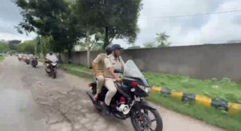 सरायकेला में एसपी ने बाइक से किया सुरक्षा व्यवस्था का निरीक्षण, संवेदनशील क्षेत्रों में चलाया विशेष गश्ती अभियान