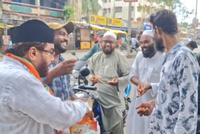 धर्मेंद्र प्रधान के इस्तीफे पर कांग्रेस ने बांटी मिठाई, इसे छात्रों-युवाओं के आंदोलन की जीत बताया