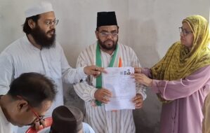 हनफिया उच्च विद्यालय मतदान केंद्र पर कांग्रेस जिला उपाध्यक्ष अंसार खान ने जमा किए एसआईआर फॉर्म, बीएलओ के कार्यों की सराहना