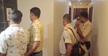 गोलमुरी होटल छापेमारी: पुलिस ने संदिग्धों से की पूछताछ, दस्तावेजों की जांच जारी गोलमुरी होटल छापेमारी