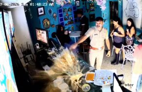 पुणे: कैफे में तोड़फोड़ के बाद बवाल, वायरल CCTV फुटेज से पुणे सब-इंस्पेक्टर निलंबित पुणे सब-इंस्पेक्टर निलंबित