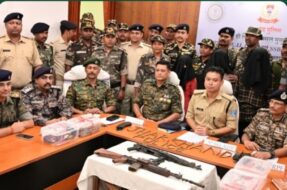 उदयपुर से दलमा तक पुलिस का ऑपरेशन, कई गिरफ्तार, एके 47, इंसास, पिस्टल और 361 कारतूस बरामद