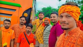 तारकेश्वर धाम के लिए चाकुलिया के पानिबांका गाँव के शिव भक्तों की टोली रवाना