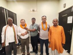 गम्हरिया पहुंचने पर इप्टा के राष्ट्रीय संगठन मंत्री का किया गया भव्य स्वागत