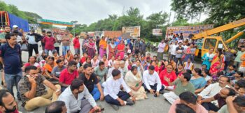 जमशेदपुर में दर्दनाक सड़क हादसा: स्कूल बस ने 7 वर्षीय बच्ची को कुचला, मौत; दो घायल, सड़क जाम