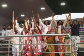 विश्व आदिवासी दिवस पर गोपाल मैदान में जुटे हजारों लोग, संस्कृति और अधिकारों की उठी आवाज