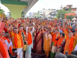 शंखनाद,डमरू व मंजीरा की ध्वनि की गूँज के साथ 1000 कांवरिया सुल्तानगंज रवाना ।