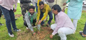 हेमंत सोरेन के जन्मदिन पर झामुमो ने रोपे 51 पौधे