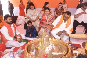 श्रावण की दूसरी सोमवारी पर पूर्व मंत्री बन्ना गुप्ता धर्मपत्नी श्रीमती सुधा गुप्ता ने भगवान भोलेनाथ की विधिवत पूजा-अर्चना एवं रुद्राभिषेक कर झारखंड की सुख-समृद्धि की कामना किया
