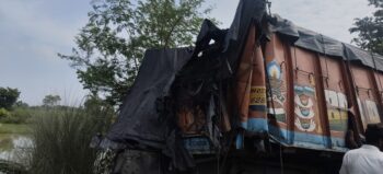 सरायकेला-राजनगर मुख्य सड़क पर भीषण हादसा, खड़े ट्रक में घुसा तेज रफ्तार हाईवा; चालक गंभीर