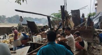 स्वर्णरेखा किनारे अतिक्रमण पर कार्रवाई जारी, कई मकान ध्वस्त