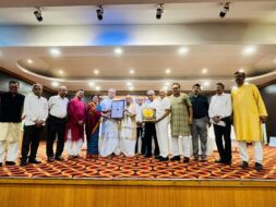 तुलसी भवन में तुलसी जयंती समारोह का भव्य समापन, आचार्य हरेराम त्रिपाठी को गोस्वामी तुलसीदास सारस्वत सम्मान तुलसी जयंती समारोह