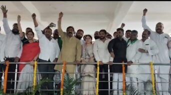 शहीद निर्मल महतो की समाधि पर पहुंचे सीएम हेमंत सोरेन, बोले ‘निर्मल दा के सपनों का झारखंड बनाना है’