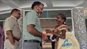 समाहरणालय में बुजुर्ग महिला की परेशानी पर डीसी की पहल, सात दिनों में पेंशन दिलाने का निर्देश