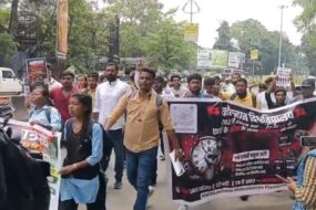 कोल्हान विश्वविद्यालय का सत्र नियमित करने की मांग, आजसू ने राज्यपाल समेत विश्वविद्यालय प्रशासन को सौंपा ज्ञापन