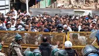 उज्जैन : शाही मस्जिद का हिस्सा हटाने को लेकर विवाद, पुलिस पर पथराव, आंसू गैस के गोले छोड़े, टीआई घायल