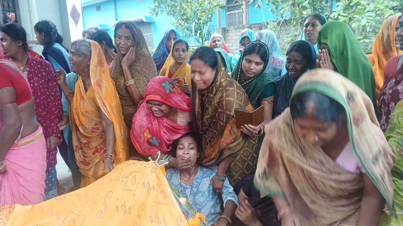 प्रभारी प्रधानाध्यापिका के निधन