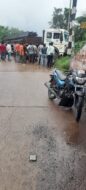 टाटा-सरायकेला रोड पर गाड़ियां और पब्लिक हुई हलकाल्न