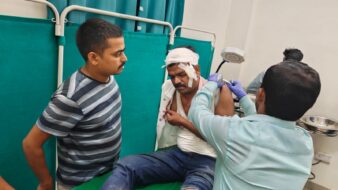 चतरा के टंडवा में बवाल: प्रेमी जोड़े को छुड़ाने के दौरान पुलिस पर पथराव, थाना प्रभारी गंभीर रूप से घायल