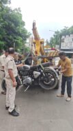 मोडिफाइड साइलेंसर पर ट्रैफिक पुलिस की सख्ती, आठ दोपहिया वाहनों पर कार्रवाई
