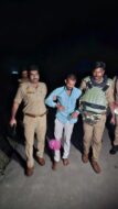 यूपी के देवरिया में पुलिस मुठभेड़ में दो हत्यारोपित गिरफ्तार, मुख्य आरोपी के पैर में लगी गोली