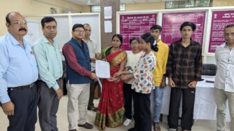 ESIC शाखा कार्यालय आदित्यपुर में आश्रित परिवारों को सौंपी गई लाखों रुपये की एरियर राशि