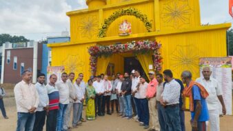 चुंदरू धाम पहुंचे सांसद कालीचरण सिंह, गणेश पूजा महोत्सव में की पूजा-अर्चना