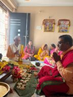 मंदिरों में गूंजे शंख-मंत्र, भक्तों ने बांधा अनंत धागा