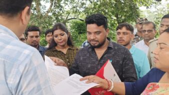 भाजयुमो के जिला मंत्री ने प्रदूषण पर रोक के लिए एडीसी को दिया ज्ञापन