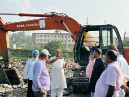कचरा डंपिंग से हालात चिंताजनक, दुर्गंध और गंदे पानी से लोग परेशान