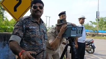मरीन ड्राइव पर 55 किलोमीटर प्रति घंटे से ज्यादा रफ्तार में वाहन चलाया तो कटेगा ऑनलाइन चालान