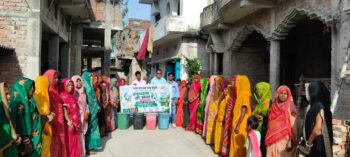 घर-घर पहुंचकर ग्रामीणों को स्वच्छता के प्रति किया जागरूक।