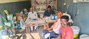 खाद खरीदने की प्रक्रिया ऑनलाइन बुकिंग में समय लगने से किसान परेशान खाद खरीदने की प्रक्रिया ऑनलाइन बुकिंग
