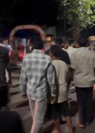 साकची में भाजपा कार्यालय के सामने दो वाहनों की टक्कर के बाद बढ़ा विवाद, दोनों पक्षों में तीखी नोकझों