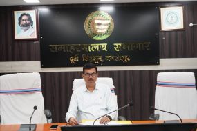 स्कूलों में कम उपस्थिति पर उपायुक्त नाराज, आधार-बैंक खाते और आधारभूत सुविधाएं दुरुस्त करने का निर्दे