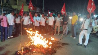 एसआईआर में धांधली का आरोप, सीपीआई ने मुख्य निर्वाचन आयुक्त का पुतला फूंका