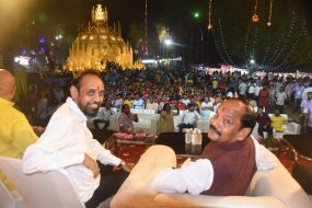 एग्रिको पूजा पंडाल का रघुवर दास ने किया उद्घाटन, उमड़ी श्रद्धालुओं की भीड़