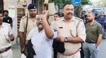 राजेंद्र नगर सोसाइटी विवाद: उपायुक्त कार्यालय में अनुपम ने आत्मदाह का किया प्रयास