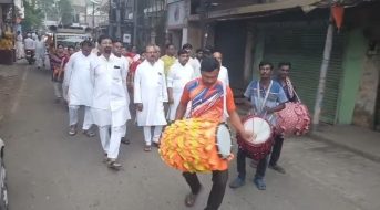 महालया पर जुगसलाई दुर्गाबाड़ी ट्रस्ट ने निकाली शोभायात्रा, चंडी पाठ के साथ मां दुर्गा का किया आह्वान