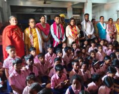 गांधी जयंती पर स्कूली बच्चों ने दी श्रद्धांजलि, क्विज और सांस्कृतिक कार्यक्रम आयोजित