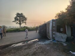 कोलकाता से रांची जा रही शिवम बस झाबरी में पलटी, 20 से अधिक यात्री घायल