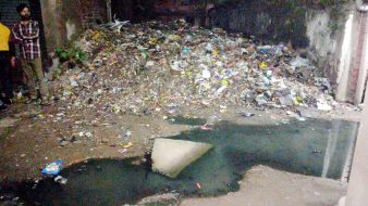 साकची गुरुद्वारा बस्ती में जलजमाव से परेशानी, आंदोलन की चेतावनी