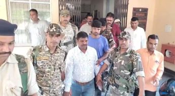 15 हजार रुपये रिश्वत लेते प्रधान लिपिक रंगे हाथ गिरफ्तार