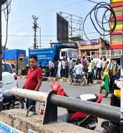 गम्हरिया में भारी वाहन की कार से टक्कर