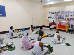 गायत्री परिवार के युवाओं ने किया पितृ तर्पण