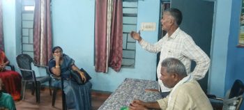 रात्रि ड्यूटी के विरोध में बरौनी पीएचसी के एएनएम ने विरोध जताया।