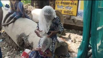 मानगो पुल पर महिला ने बच्चे के साथ नदी में कूदने का किया प्रयास, राहगीरों ने बचाया