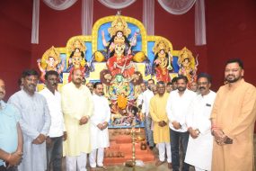 टुईलाडुंगरी दुर्गा पूजा पंडाल का सोमेश सोरेन और समीर मोहंती ने किया उद्घाटन